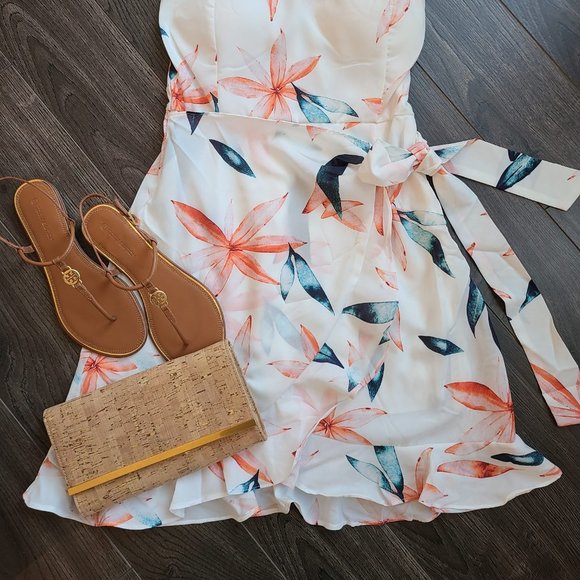 BRAND NEW WHITE DRESS WITH FLORAL DESIGN AND TIE - Picture 10 of 11